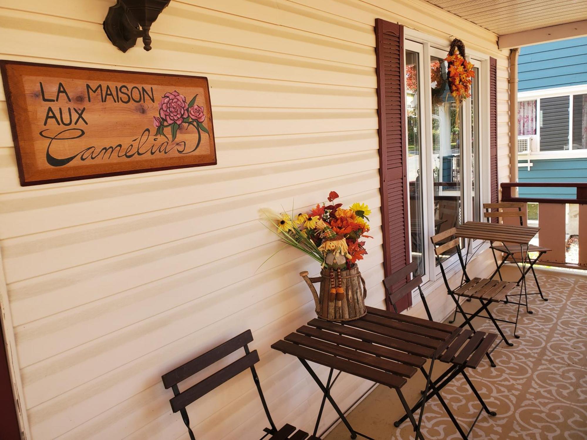 La Maison Aux Camelias Bed & Breakfast Коутикук Екстериор снимка