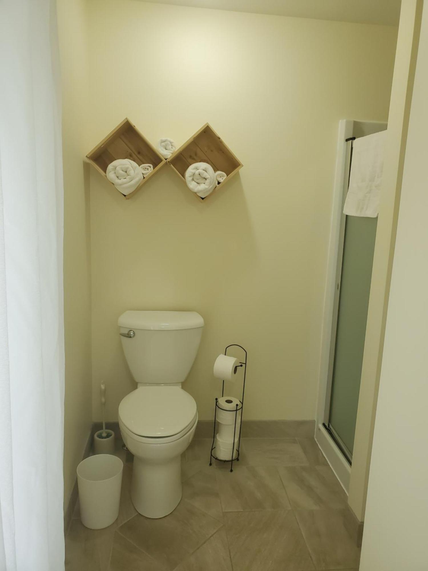 La Maison Aux Camelias Bed & Breakfast Коутикук Стая снимка